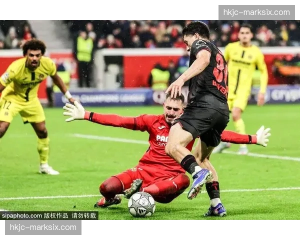 弗赖堡1-1战平门兴,双方门将均做出关键扑救 弗赖堡1-1战平门兴,双方门将均做出关键扑救