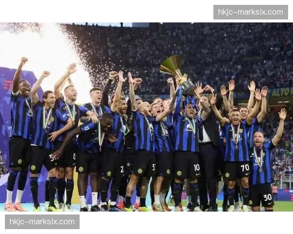 欧冠花絮：圣西罗球场停电十分钟，两队球员在黑暗中进行简短热身