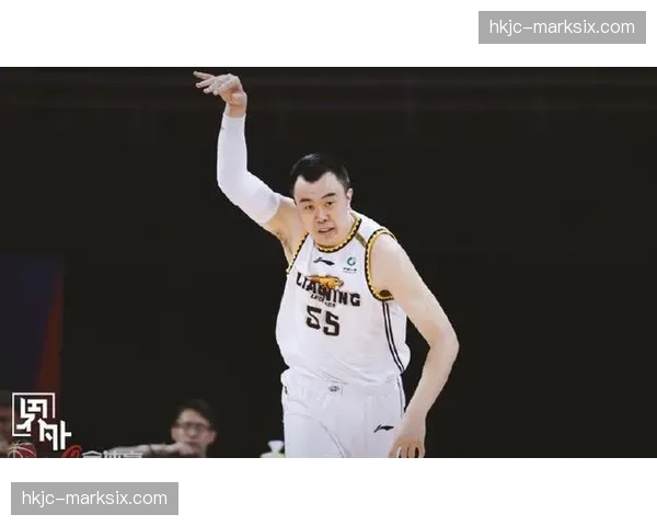 【2026年CBA联赛·人物·特写特写：老将韩德君在训练后加练长传，为季后赛反击战术增加武器